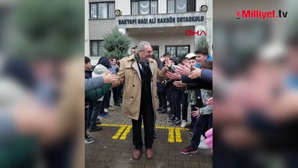 İnegöl’de duygulandıran anlar! 40 yıl sonra son ders: Öğretmene gözyaşlarıyla veda ettiler