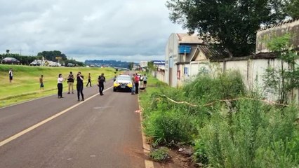 Corpo de homem morto a facadas é recolhido pelo IML; Suspeito do crime escondeu roupas em bueiro