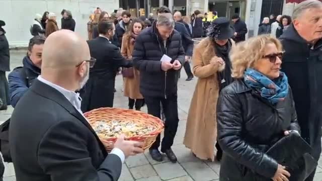 Venezia, musica e proteste alla Fenice per il Concerto di Capodanno