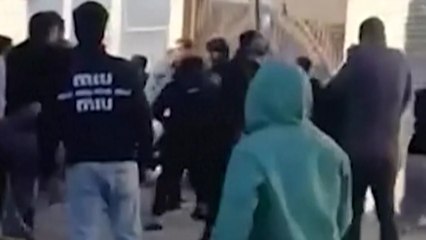 이란 경제난 항의 시위 격화...시민·군인 양측서 사망자 / YTN