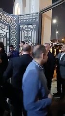 توافد الفنانين والشخصيات العامة في عزاء والدة الفنان هاني رمزي