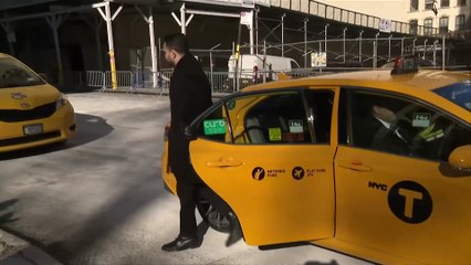 Mamdani Greets His Wife with a Polite Gesture After Taxi Arrival at Inauguration