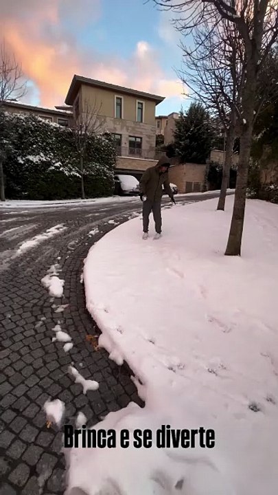 Gabriel Sara'nın kar eğlencesi güldürdü