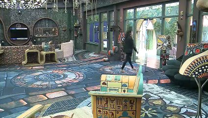 Bigg Boss 9 - E02 Sabaris Slip-Up Creates Chaos