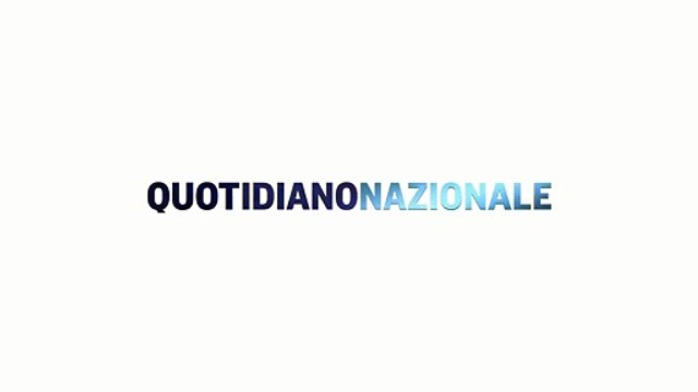 I Vigili del fuoco salvano un cervo intrappolato in un lago ghiacciato