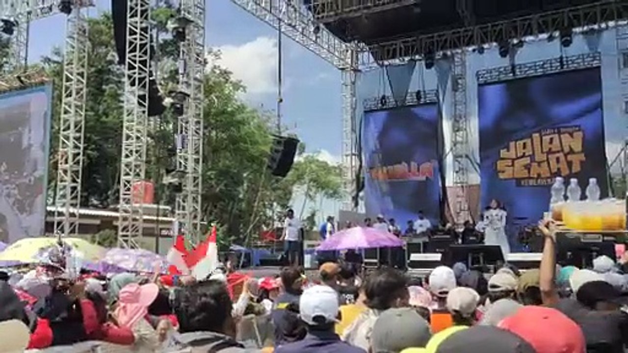 OM adella dengan lagunya KERAMAT
