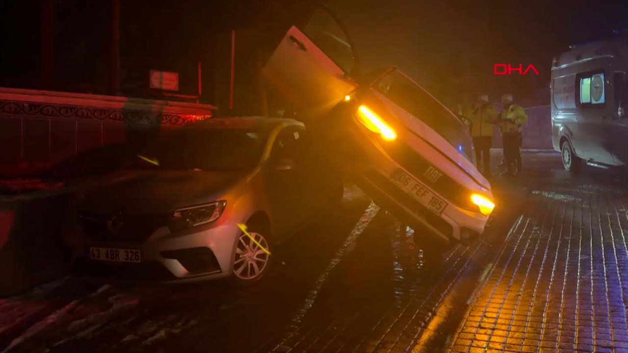 Kayan otomobil park halindeki bir başka otomobilin üzerine çıktı
