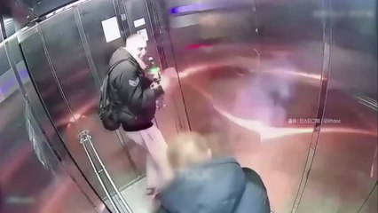 [나우쇼츠] 러시아 청년들, 건물 승강기에서 화려한 불꽃 쇼 / YTN