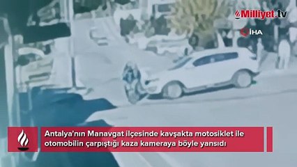 Kaza göz göre göre geldi! Motosikletliyi fark etmeyen sürücü...