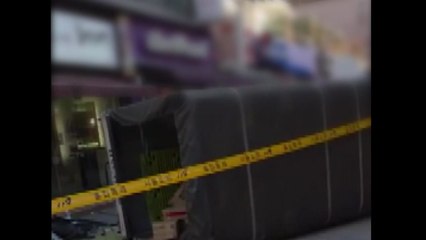 화물차가 차량 2대 들이받고 전도..."급발진 주장" / YTN