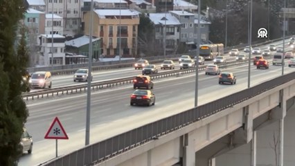 İstanbul'da yeni yılın ilk iş gününde sabah saatlerinde trafik sakin