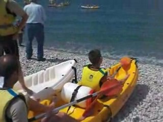 canoe en mer à Etretat