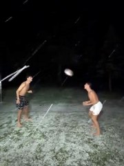 Arda Güler ve Yiğit Efe Demir'den kar altında kafa topu