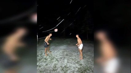 Arda Güler ve Yiğit Efe Demir'den kar altında kafa topu!