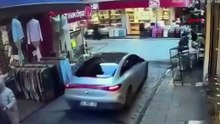 Eminönü'nde bir anda ortalık karıştı! Korku dolu anlar kamerada