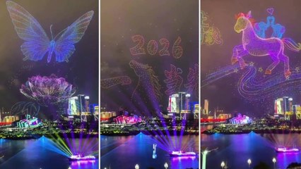 Lo spettacolo di Capodanno a Chongqing in Cina è animato da migliaia di droni che volano in sincrono coordinati dall'IA