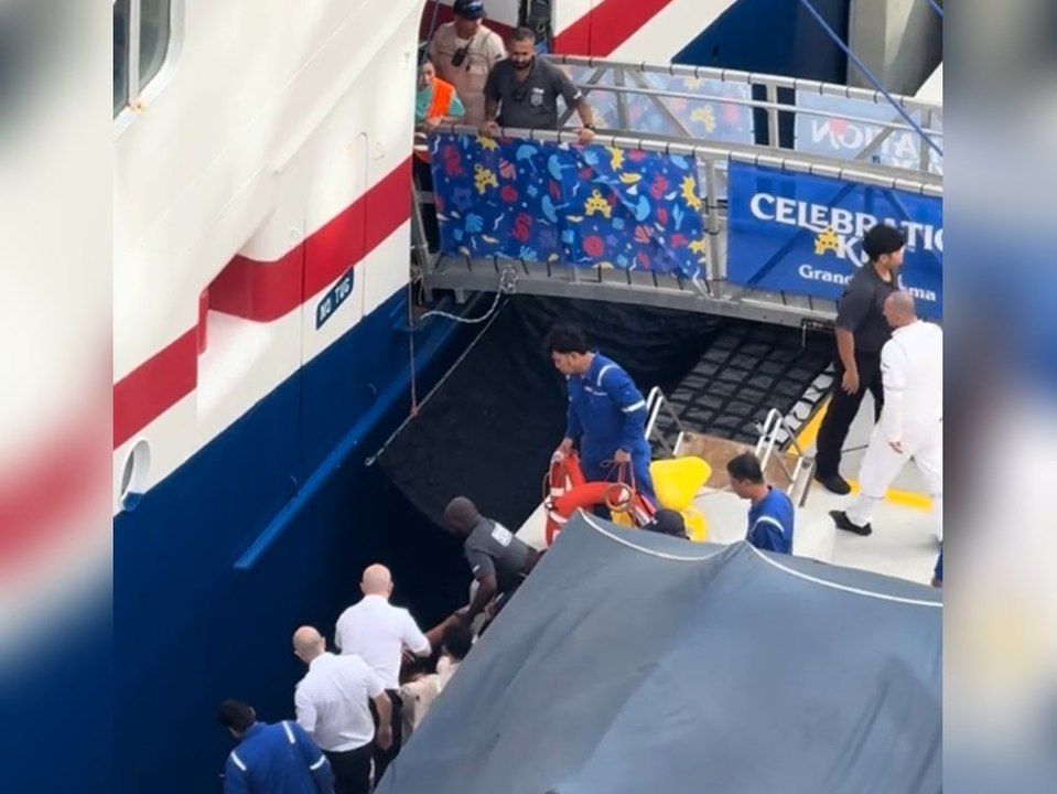 Vom Pier gefallen: Mutter springt kleiner Tochter hinterher