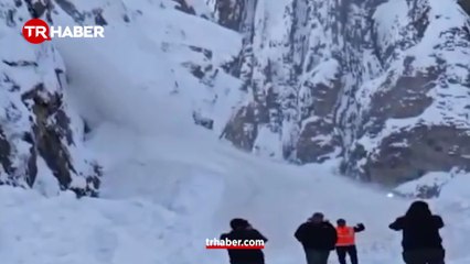 Son dakika.... Karayoluna çığ düştü! Bölgeye çok sayıda ekip sevk edildi!