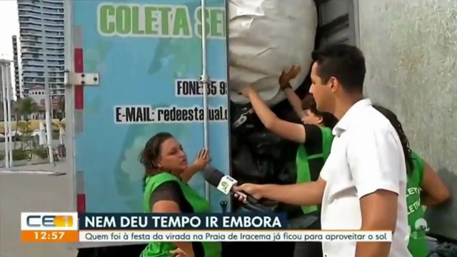 Coletor fica preso em caminhão de lixo durante limpeza na Praia de Iracema
