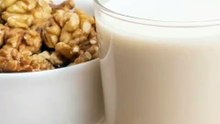 अखरोट वाला दूध पीने के ज़बरदस्त फायदे💯