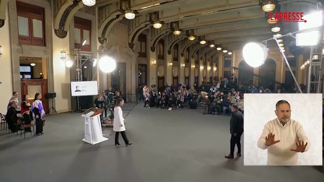 Messico, il terremoto interrompe la conferenza della presidente Sheinbaum: il momento della scossa