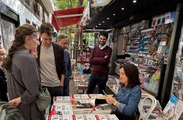 Un quiosquero reivindica la importancia de la prensa en papel: "Hace diez años me dijeron que los periódicos iban a durar dos años y ahí están"