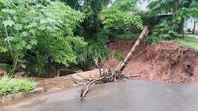 Chuva intensa já provoca grandes estragos e interdita trechos em Umuarama