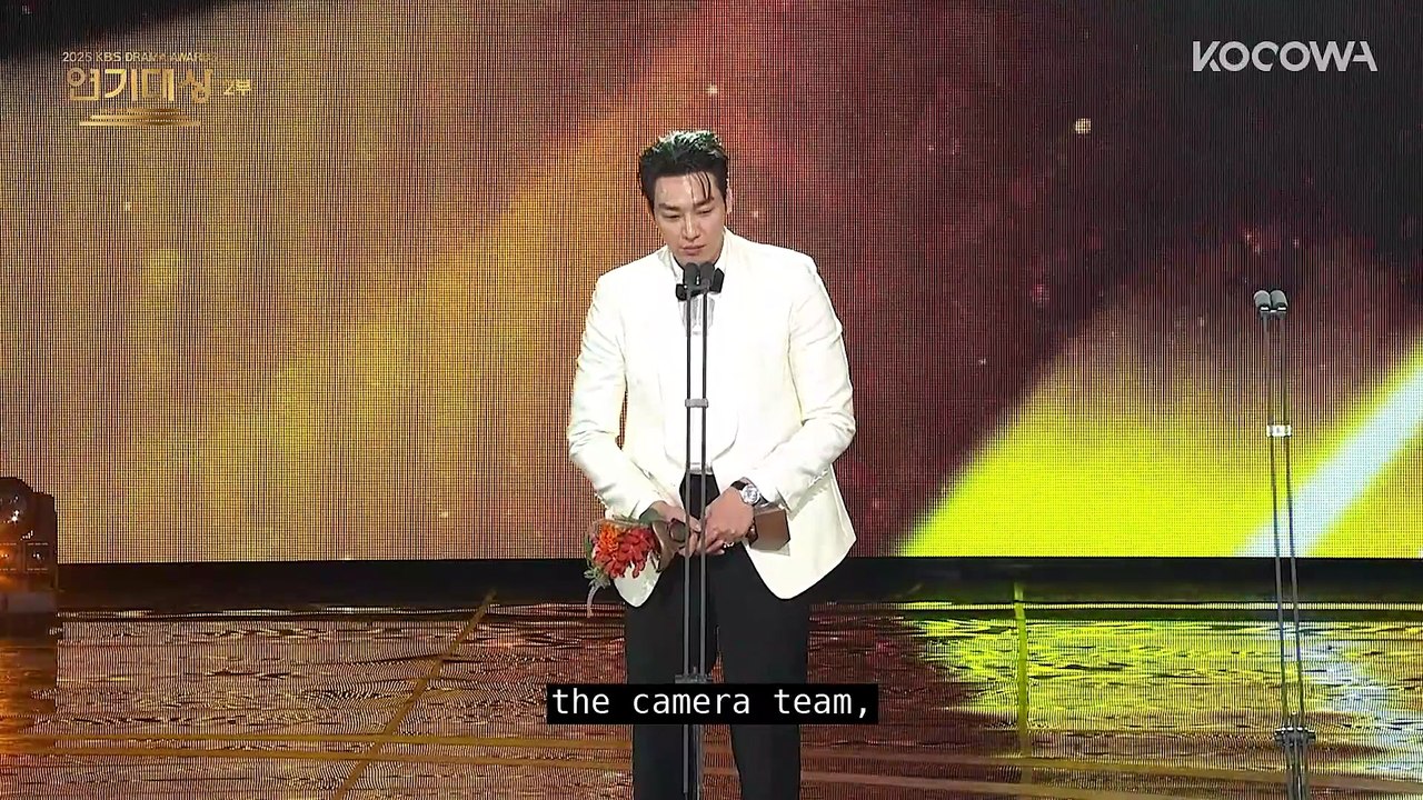 Kim Young Kwang Wins Top Male Excellence ｜ 2025 KBS Drama Awards ｜ KOCOWA+