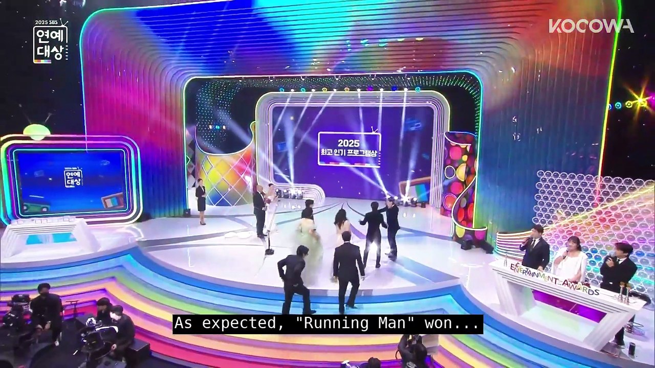 Running Man Wins Most Popular Show of 2025 ｜ 2025 SBS Entertainment Awards ｜ KOCOWA+