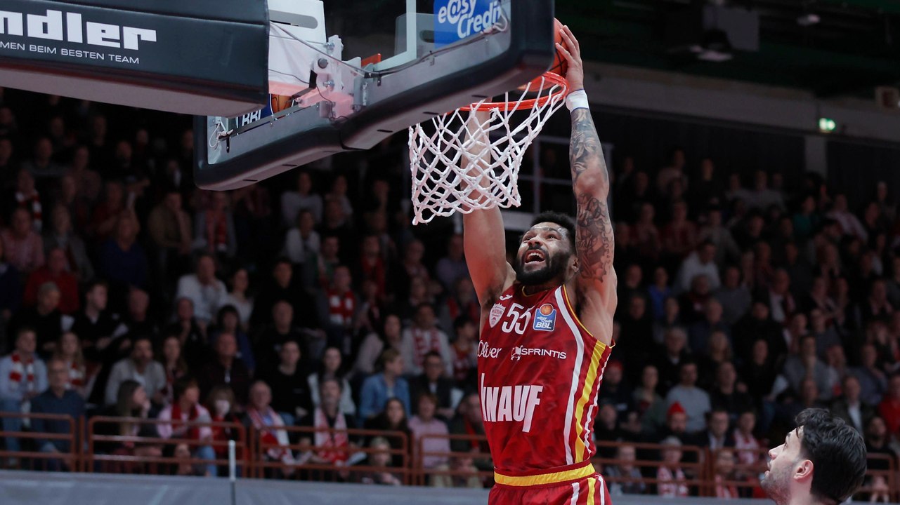 Dunk-Show in Würzburg: Baskets überstehen Krimi gegen Towers