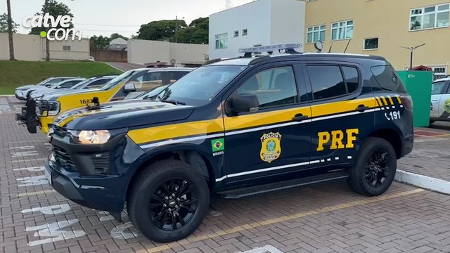Motociclista foge da PRF e abandona moto, arma e tornozeleira eletrônica em Cascavel