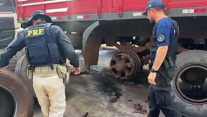 PRF descobre esquema de contrabando de pneus em borracharia às margens da BR-277, em Cascavel