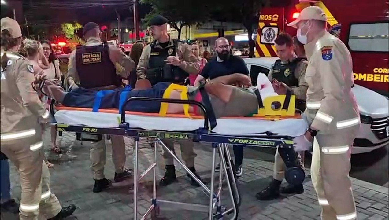 Homem é socorrido pelo Siate após ser agredido na Avenida Brasil