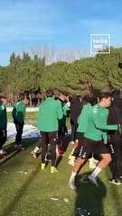 Sakaryaspor, yeni teknik direktörü Hakan Kutlu ile ilk antrenmanına çıktı