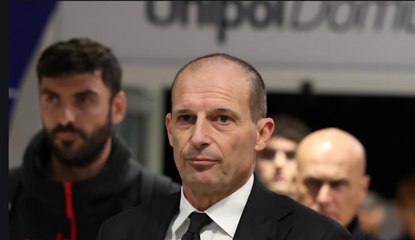 Allegri firma la sua foto allo stadio di Cagliari: affetto, amicizia e vittoria