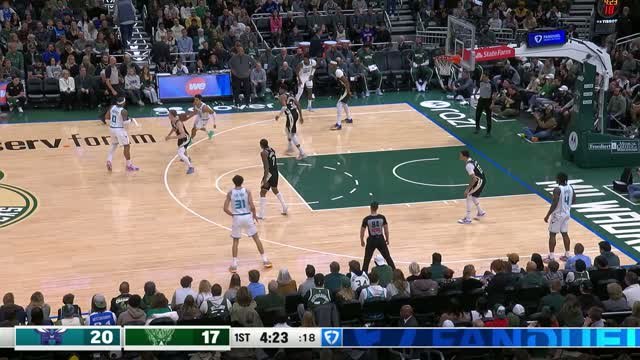 Bucks - Giannis sort son dunk signature