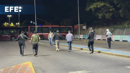 Colectivos chavistas custodian inmediaciones del cuartel de la montaña