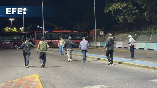 Colectivos chavistas custodian inmediaciones del cuartel de la montaña