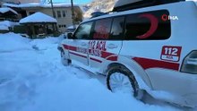 Giresun UMKE, kar nedeniyle ulaşılamayan köyde hastaya umut oldu