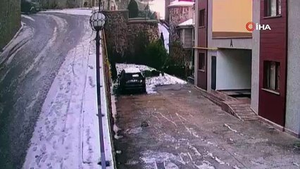 Buzlanan yolda kontrolden çıkan cip sitenin bahçesine uçtu