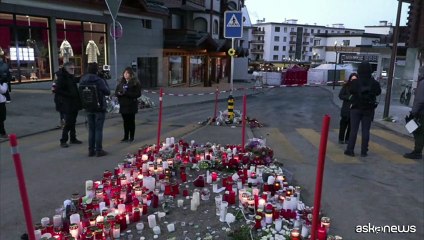 Candele e messaggi a Crans-Montana per le vittime dell'incendio
