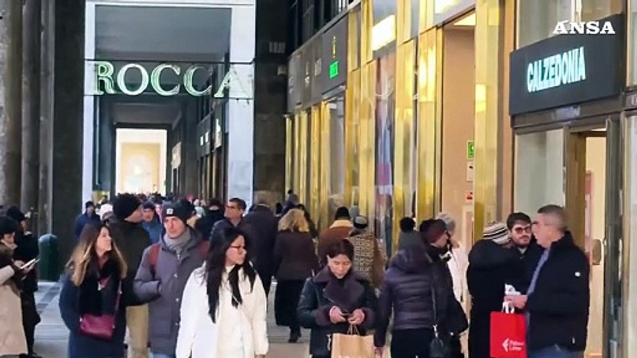 Torino, al via i saldi: abbigliamento e calzature i piu' gettonati