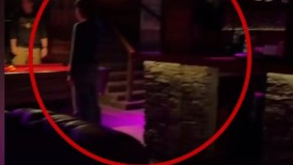 La scala stretta come unica via di fuga: il video girato nel bar «Le Constellation» a Crans Montana