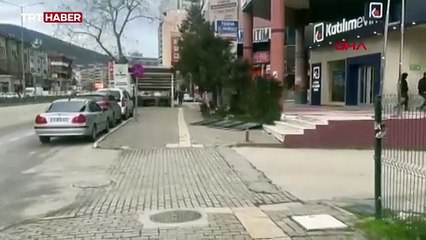 Bursa'da kuvvetli rüzgar: Ağaçlar devrildi