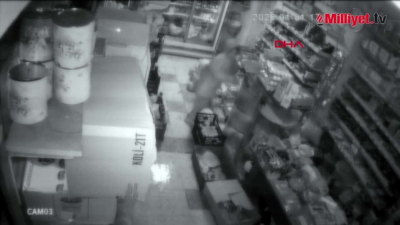 Dehşete düşüren görüntü! 11 yaşındaki küçük kızı bıçakladı, esnaf kurtardı