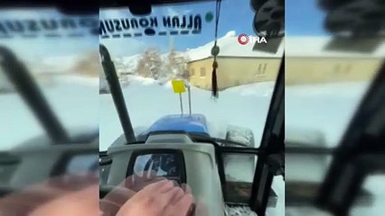 Yüksekova’da film sahnelerini aratmayan görüntüler: Hastayı kurtarmak için traktörle seferber oldular