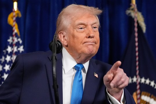 Donald Trump anuncia que Estados Unidos gobernará Venezuela hasta que haya una transición segura