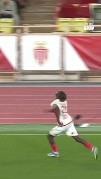 Mamadou Coulibaly was sent off for this incredible agression