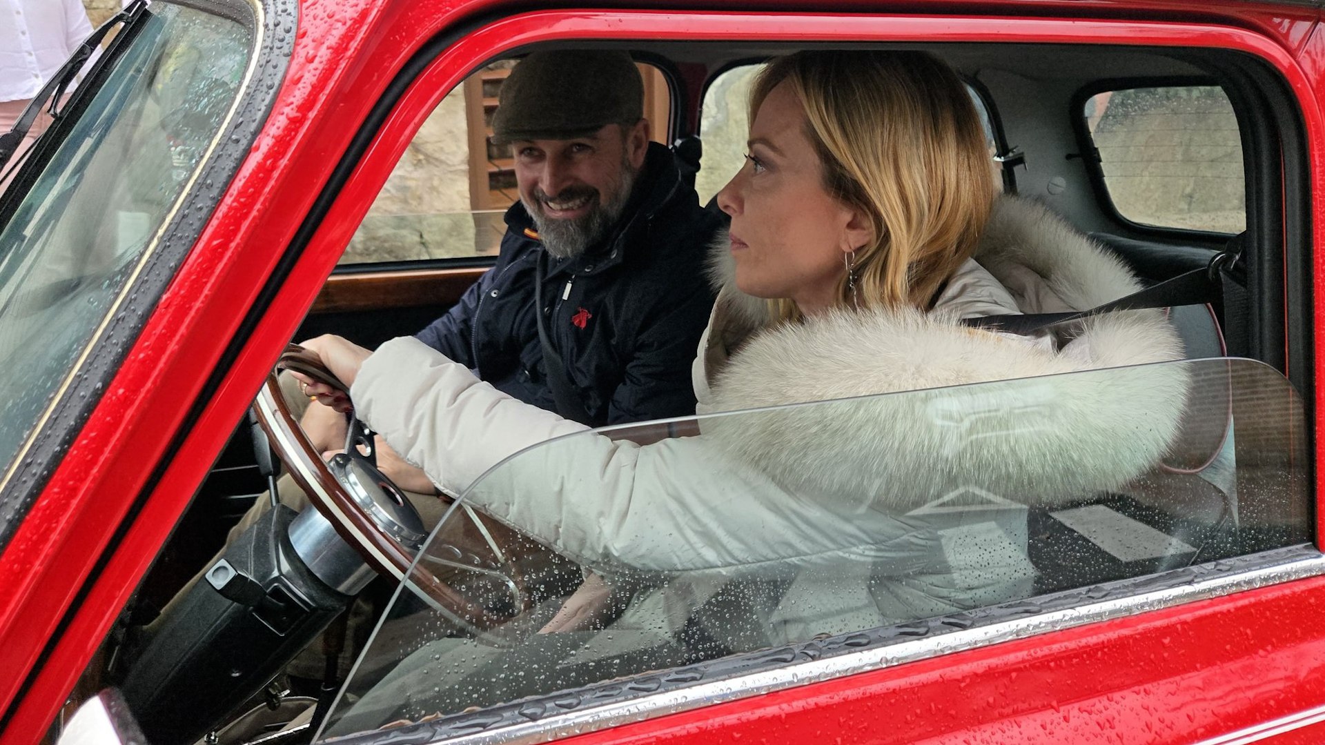 Abascal recibe en su casa a Meloni para acallar los rumores de una ruptura