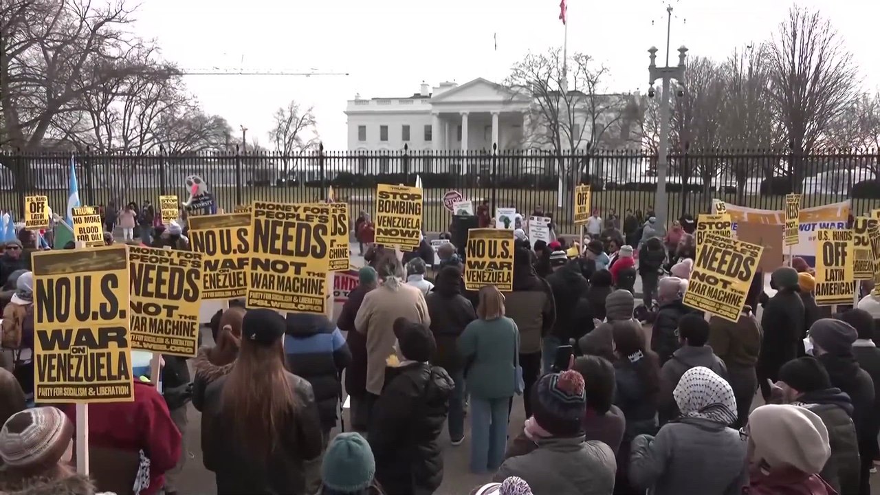 Protesters Rally at White House Against U.S. Intervention in Venezuela